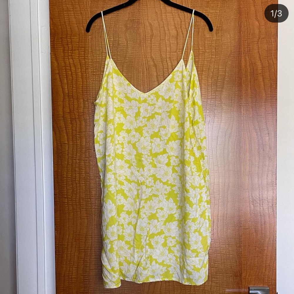 Acacia Neon Mag Flores NWOT